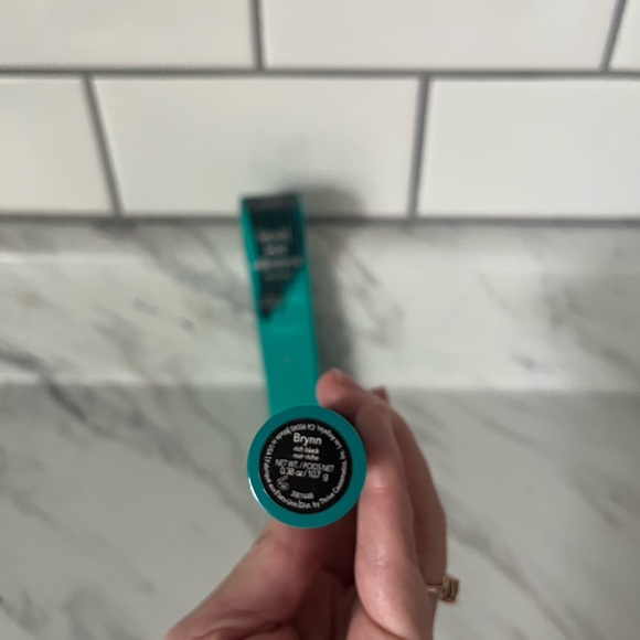 Thrive Teal Mascara with Lengthening Formula - Picture 4 of 4